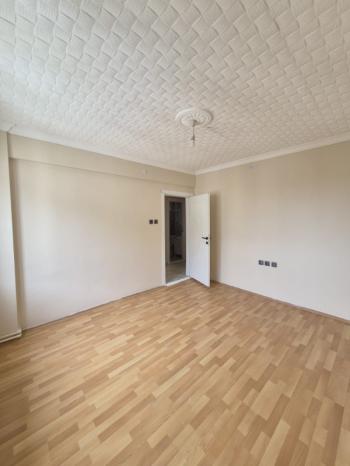 AFYON ÜÇOK EMLAKTAN MAREŞAL F ÇAKMAK MAH TEMİZ BAKIMLI 2+1 90M² KİRALIK DAİRE 