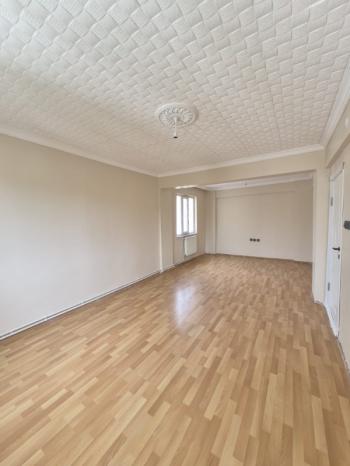 AFYON ÜÇOK EMLAKTAN MAREŞAL F ÇAKMAK MAH TEMİZ BAKIMLI 2+1 90M² KİRALIK DAİRE 