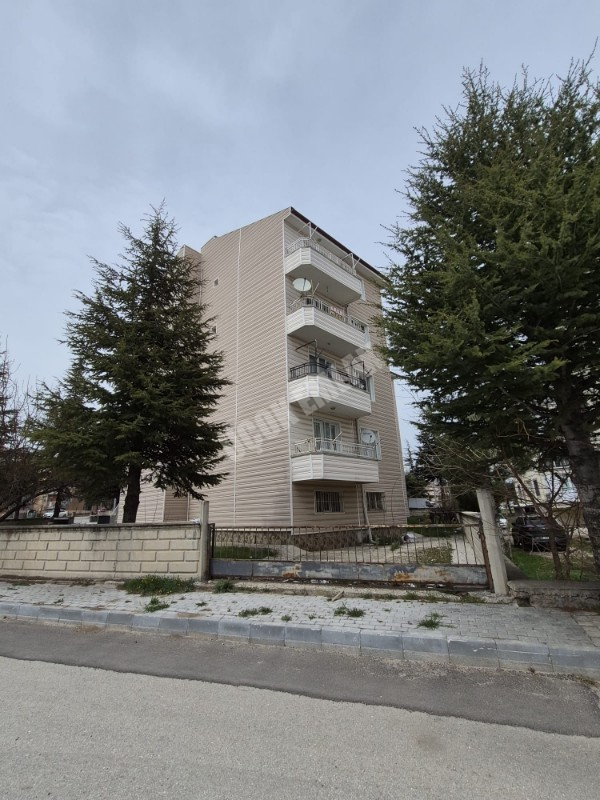 AFYON ÜÇOK EMLAKTAN MAREŞAL F ÇAKMAK MAH TEMİZ BAKIMLI 2+1 90M² KİRALIK DAİRE 