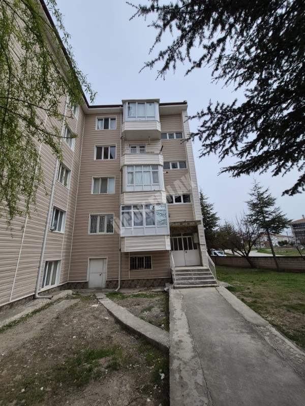 AFYON ÜÇOK EMLAKTAN MAREŞAL F ÇAKMAK MAH TEMİZ BAKIMLI 2+1 90M² KİRALIK DAİRE 
