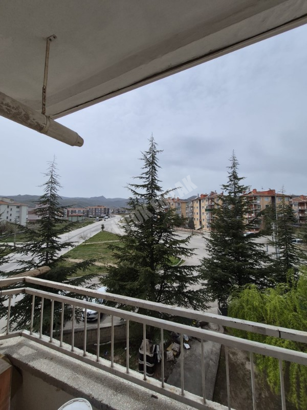 AFYON ÜÇOK EMLAKTAN MAREŞAL F ÇAKMAK MAH TEMİZ BAKIMLI 2+1 90M² KİRALIK DAİRE 