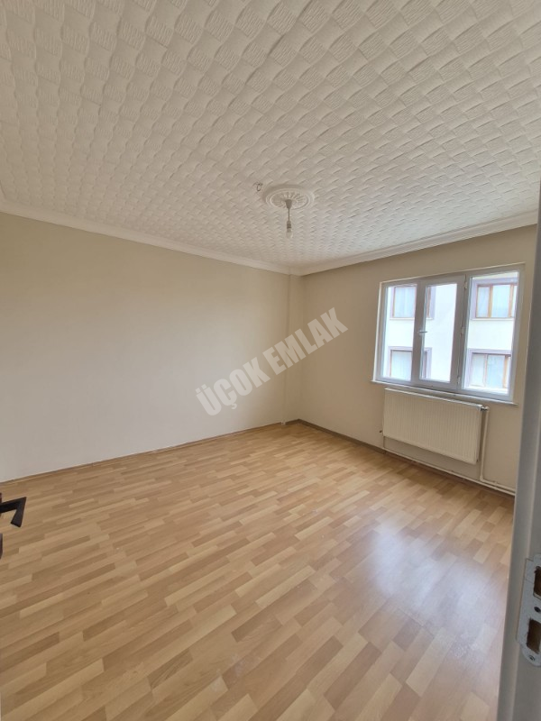 AFYON ÜÇOK EMLAKTAN MAREŞAL F ÇAKMAK MAH TEMİZ BAKIMLI 2+1 90M² KİRALIK DAİRE 