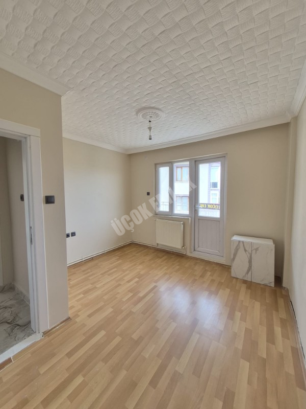 AFYON ÜÇOK EMLAKTAN MAREŞAL F ÇAKMAK MAH TEMİZ BAKIMLI 2+1 90M² KİRALIK DAİRE 