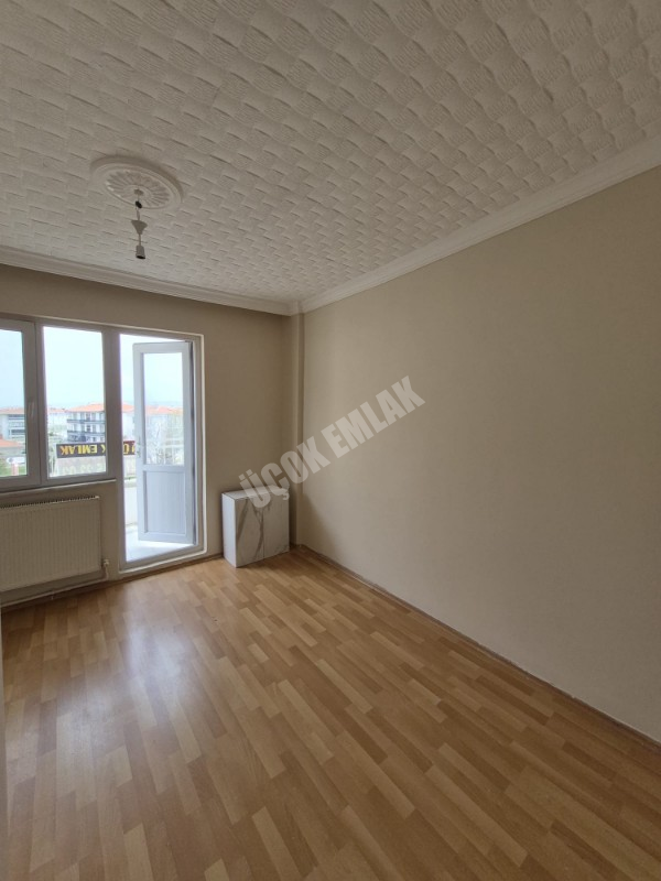 AFYON ÜÇOK EMLAKTAN MAREŞAL F ÇAKMAK MAH TEMİZ BAKIMLI 2+1 90M² KİRALIK DAİRE 
