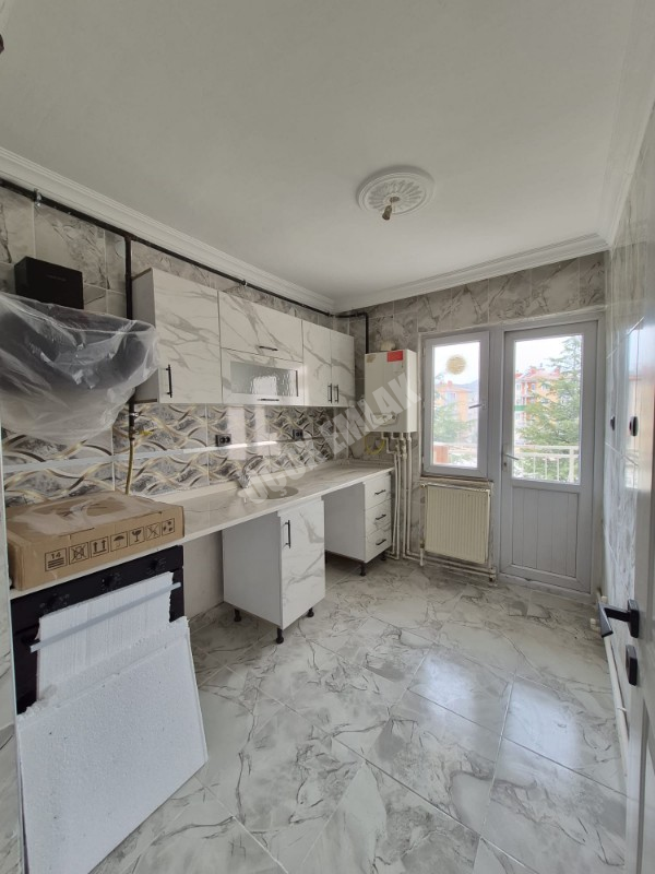 AFYON ÜÇOK EMLAKTAN MAREŞAL F ÇAKMAK MAH TEMİZ BAKIMLI 2+1 90M² KİRALIK DAİRE 