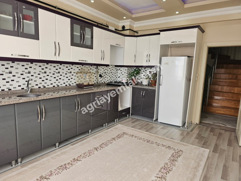 YETİŞTİRME YURDUNUN YANI 5.KAT DUBLEX 5+2+TERAS SATILIK DAİRE
