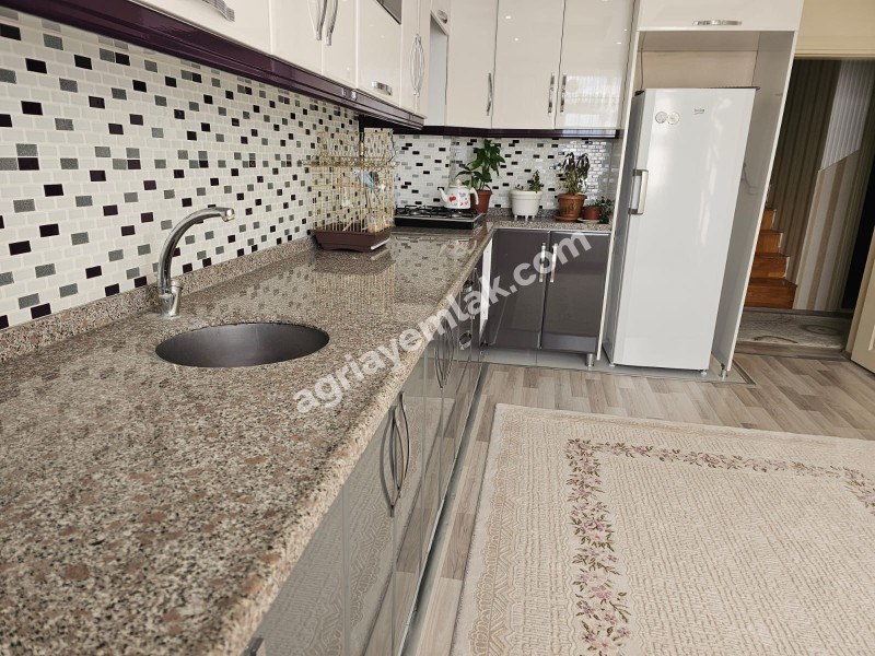 YETİŞTİRME YURDUNUN YANI 5.KAT DUBLEX 5+2+TERAS SATILIK DAİRE