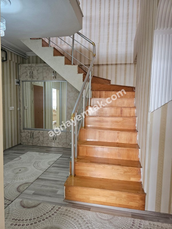 YETİŞTİRME YURDUNUN YANI 5.KAT DUBLEX 5+2+TERAS SATILIK DAİRE