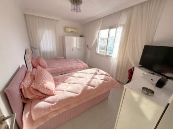 EFELER MAHALLESİNDE KÖŞE BAŞI BİTİŞİK NİZAM 3+1 AYRI MUTFAK FULL EŞYALI GENİŞ SATILIK VİLLA