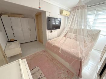 EFELER MAHALLESİNDE KÖŞE BAŞI BİTİŞİK NİZAM 3+1 AYRI MUTFAK FULL EŞYALI GENİŞ SATILIK VİLLA