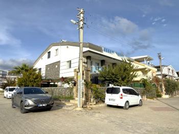 EFELER MAHALLESİNDE KÖŞE BAŞI BİTİŞİK NİZAM 3+1 AYRI MUTFAK FULL EŞYALI GENİŞ SATILIK VİLLA