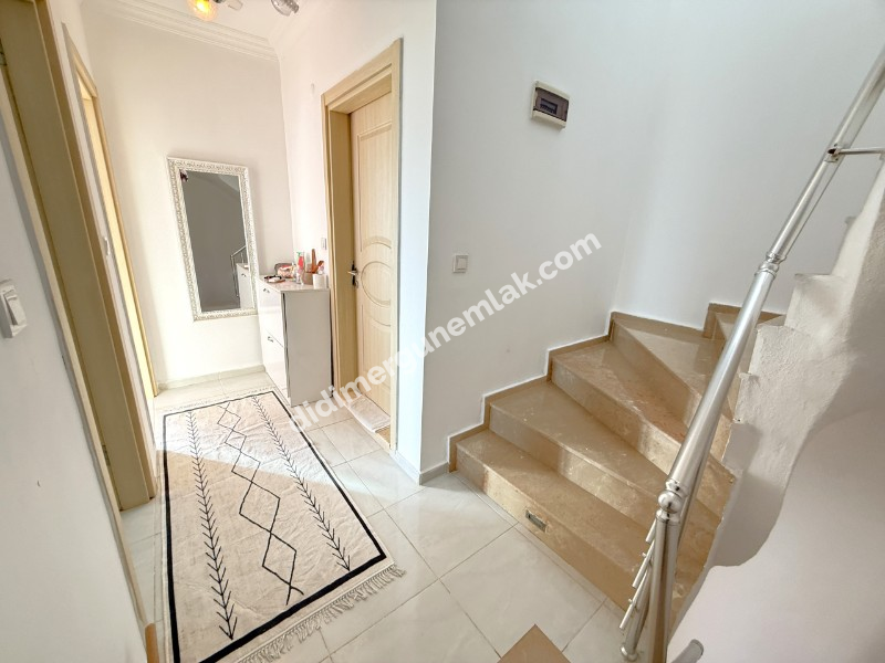 EFELER MAHALLESİNDE KÖŞE BAŞI BİTİŞİK NİZAM 3+1 AYRI MUTFAK FULL EŞYALI GENİŞ SATILIK VİLLA