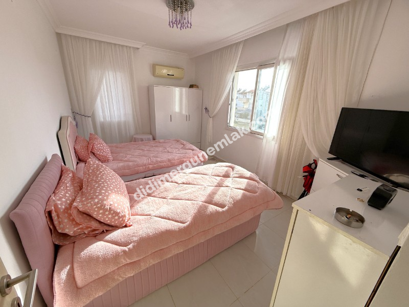 EFELER MAHALLESİNDE KÖŞE BAŞI BİTİŞİK NİZAM 3+1 AYRI MUTFAK FULL EŞYALI GENİŞ SATILIK VİLLA