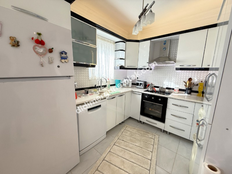 EFELER MAHALLESİNDE KÖŞE BAŞI BİTİŞİK NİZAM 3+1 AYRI MUTFAK FULL EŞYALI GENİŞ SATILIK VİLLA
