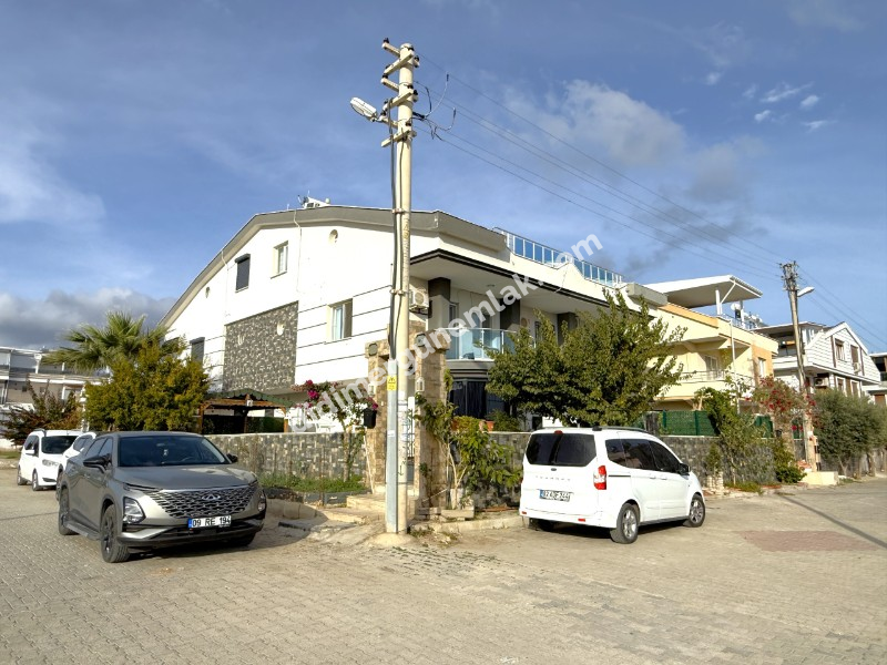 EFELER MAHALLESİNDE KÖŞE BAŞI BİTİŞİK NİZAM 3+1 AYRI MUTFAK FULL EŞYALI GENİŞ SATILIK VİLLA