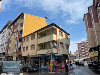 HÜRRİYET MAH. ESKİ KÜTÜPHANE YUKARISINDA KOMPLE SATILIK BİNA