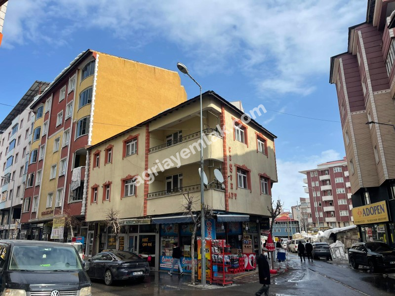 HÜRRİYET MAH. ESKİ KÜTÜPHANE YUKARISINDA KOMPLE SATILIK BİNA