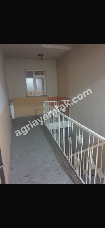 HÜRRİYET MAH. ESKİ KÜTÜPHANE YUKARISINDA KOMPLE SATILIK BİNA