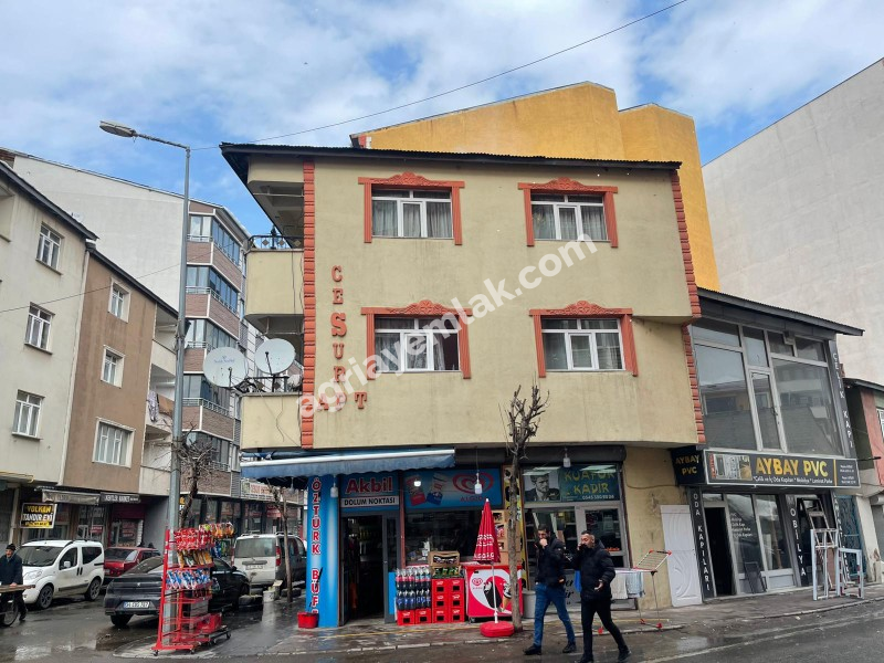 HÜRRİYET MAH. ESKİ KÜTÜPHANE YUKARISINDA KOMPLE SATILIK BİNA