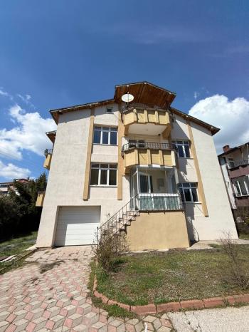 GEREDE RAMAZAN DEDE VİLLALARINDA SATILIK TRİPLEKS