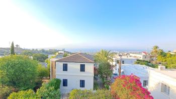 Kıbrıs Girne Bellapais'de Satılık Havuzlu Villa