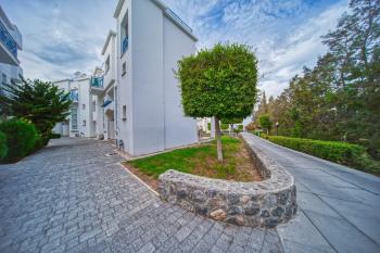 Girne Alsancak'da Site İçinde Kiralık 1+1 Bahçeli Daire