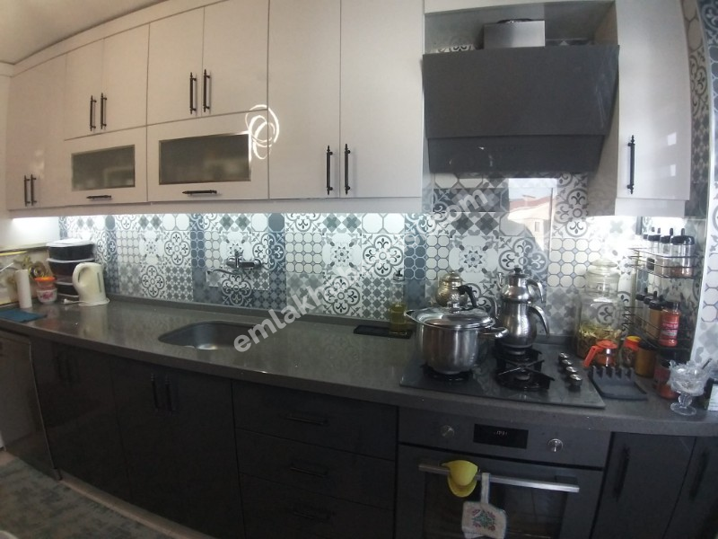 MUDANYA YENİ MAHALLE'DE DENİZ MANZARALI 2+1 SATILIK ARAKAT DAİRE