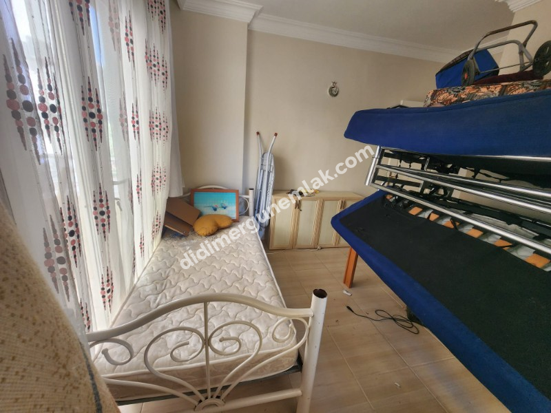DİDİM ALTINKUM MAHALLESİ' NDE DENİZE YÜRÜME MESAFESİNDE 4 BALKONLU-PARK CEPHELİ  EŞYALI 2+1 SATILIK DAİRE
