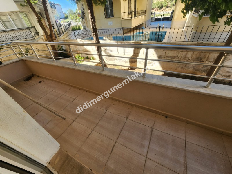 DİDİM ALTINKUM MAHALLESİ' NDE DENİZE YÜRÜME MESAFESİNDE 4 BALKONLU-PARK CEPHELİ  EŞYALI 2+1 SATILIK DAİRE