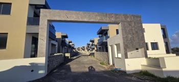 Girne Lapta Bölgesinde Site İçerisinde YENİ HAVUZLU SATILIK 4+1 VİLLALAR