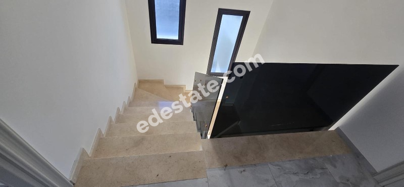 Girne Lapta Bölgesinde Site İçerisinde YENİ HAVUZLU SATILIK 4+1 VİLLALAR