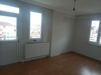 GÜVENAY - ÇORUM BAHÇELİEVLER M. AKİF ERSOY 1. CADDE ÜZERİ KİRALIK 3+1