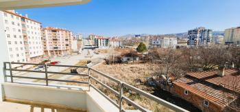 GÜVENAY - ÇORUM İPEK TAKSİ İLERİSİ ATA 1.CADDESİ ÜZERİ SATILIK DAİRE 4+1