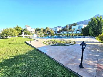 KKTC Girne Karaoğlanoğlu'nda Site İçerisinde Geniş Bahçeli Satılık 3+1 İkiz Villa