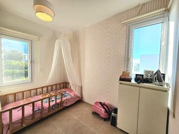 KKTC Girne Karaoğlanoğlu'nda Site İçerisinde Geniş Bahçeli Satılık 3+1 İkiz Villa