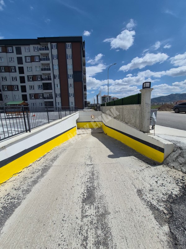 AFYON ÜÇOK EMLAKTAN ERKMEN MAH 7+1 250M² SATILIK DAİRE 