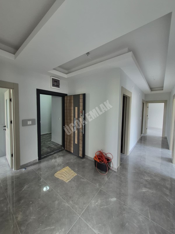 AFYON ÜÇOK EMLAKTAN ERKMEN MAH 7+1 250M² SATILIK DAİRE 