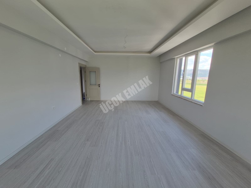 AFYON ÜÇOK EMLAKTAN ERKMEN MAH 7+1 250M² SATILIK DAİRE 