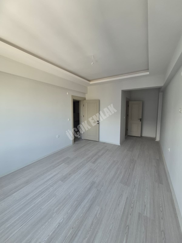 AFYON ÜÇOK EMLAKTAN ERKMEN MAH 7+1 250M² SATILIK DAİRE 