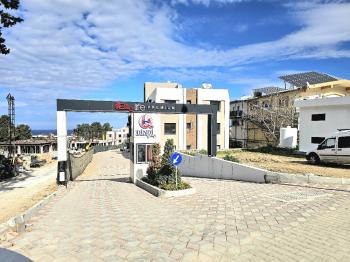 KKTC Girne Lapta'da Site İçerisinde Satılık 1+1 Yeni Eşyalı ve Kiracılı Daire