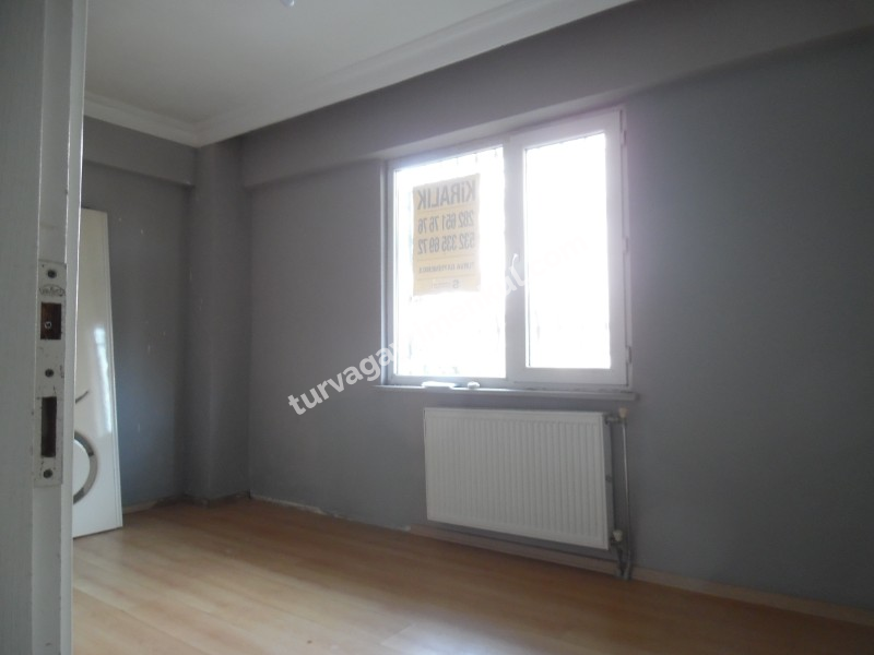 ÇORLU LİSESİNE YAKIN KİRALIK 2+1 GİRİŞ KAT DAİRE 