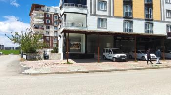 KAHTA EMNİYET MÜDÜRLÜĞÜ CADDESİNDE SATILIK 70 m² DÜKKAN