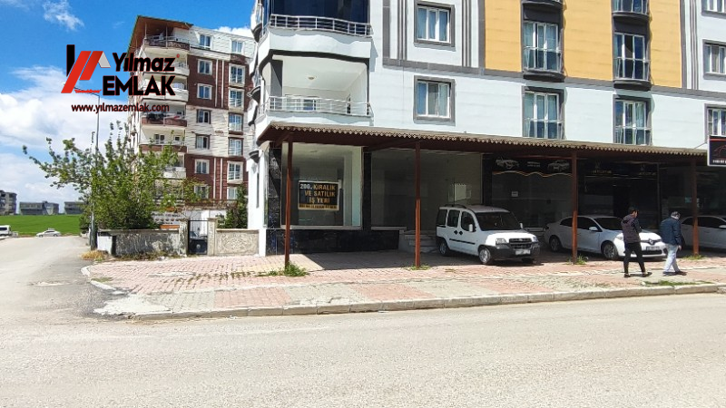KAHTA EMNİYET MÜDÜRLÜĞÜ CADDESİNDE SATILIK 70 m² DÜKKAN