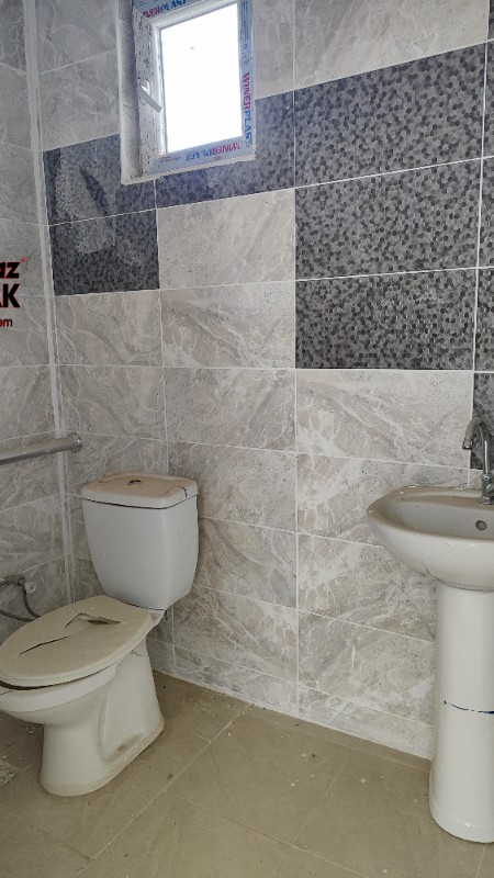 KAHTA EMNİYET MÜDÜRLÜĞÜ CADDESİNDE SATILIK 70 m² DÜKKAN
