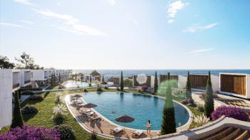Kıbrıs Girne Esentepe'de Özel İskeleye Sahip Denize Sıfır Satılık 3+1 Villalar
