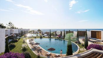 Kıbrıs Girne Esentepe'de Özel İskeleye Sahip Denize Sıfır Satılık 3+1 Villalar