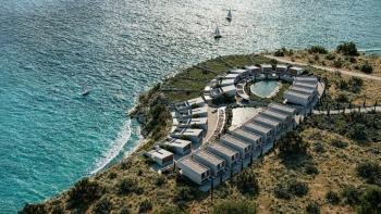 Kıbrıs Girne Esentepe'de Özel İskeleye Sahip Denize Sıfır Satılık 3+1 Villalar