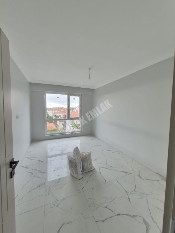 AFYON ÜÇOK EMLAKTAN HARBİŞ GAZİ MAH SATILIK SIFIR 3+1-- 2+1 DAİRELER