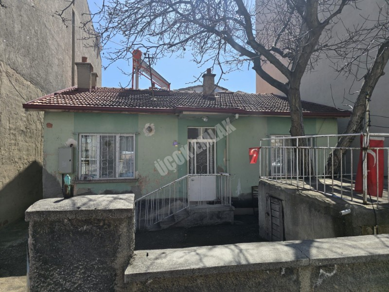 AFYON ÜÇOK EMLAKTAN ESENTEPE MAH 3+1 100M²  MÜSTAKİL EV