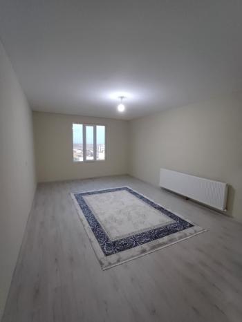 YILMAZ EMLAK'TAN TURGUT ÖZAL MAH. EN ÜST KAT SATILIK 2+1 DAİRE
